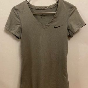 Nike Women’s Dri Fit Shirt (S)